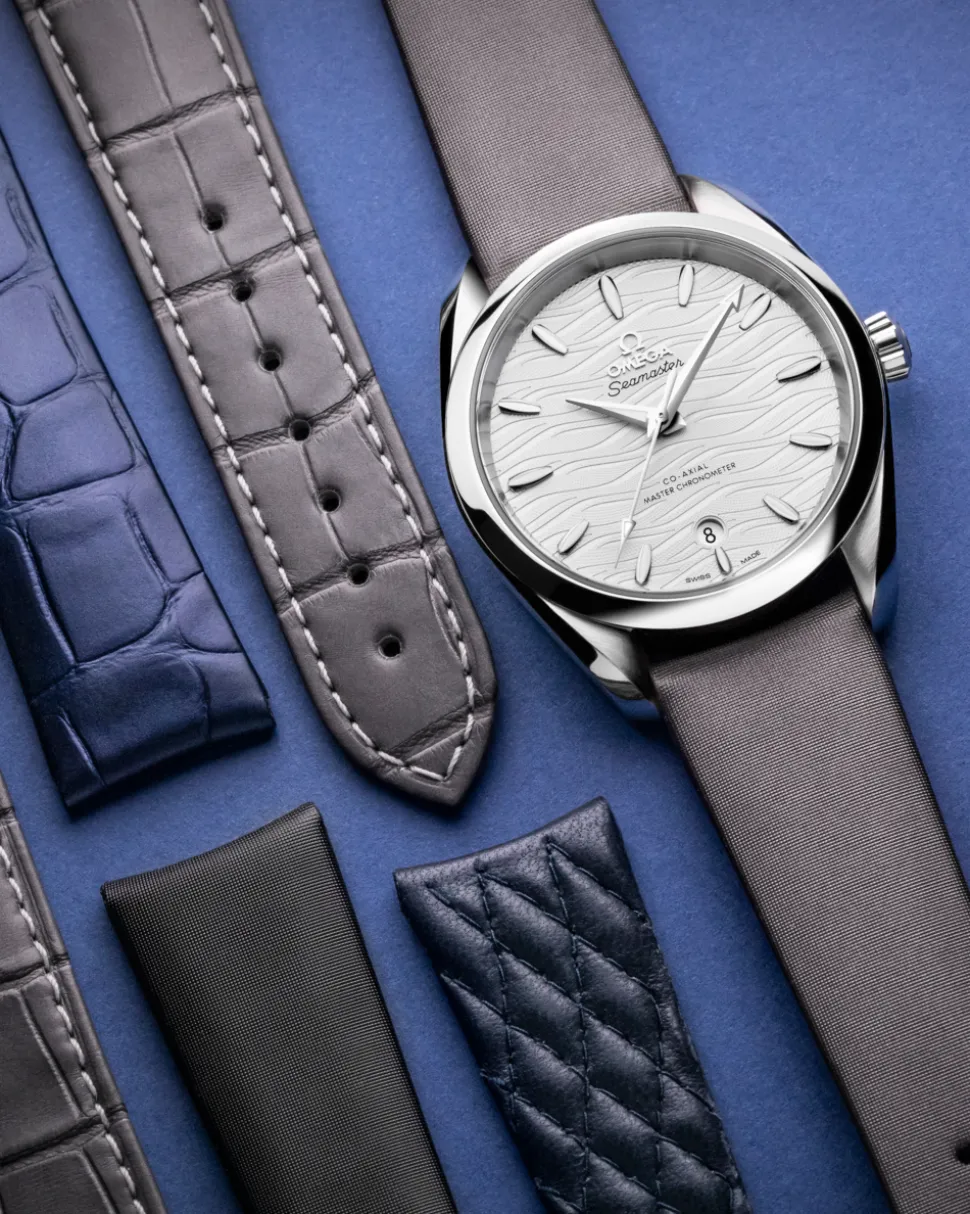 Graues Armband aus technischem Satin mit Dornschließe