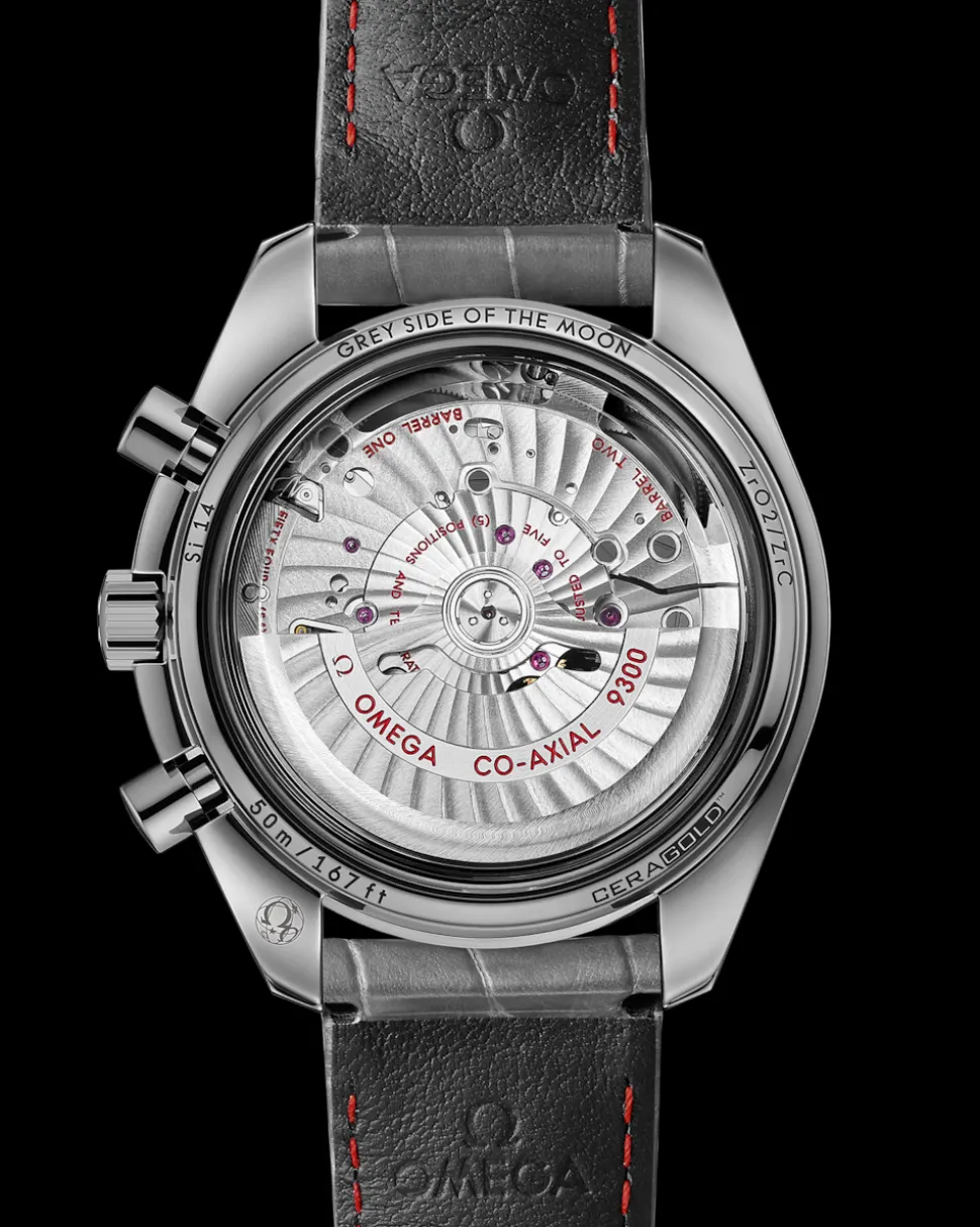 44,25 mm, Graue Keramik mit Lederarmband mit Faltschließe