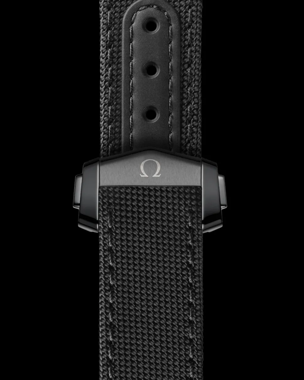 44,25 mm, Schwarze Keramik mit Beschichtetem Nylonarmband mit Faltschließe