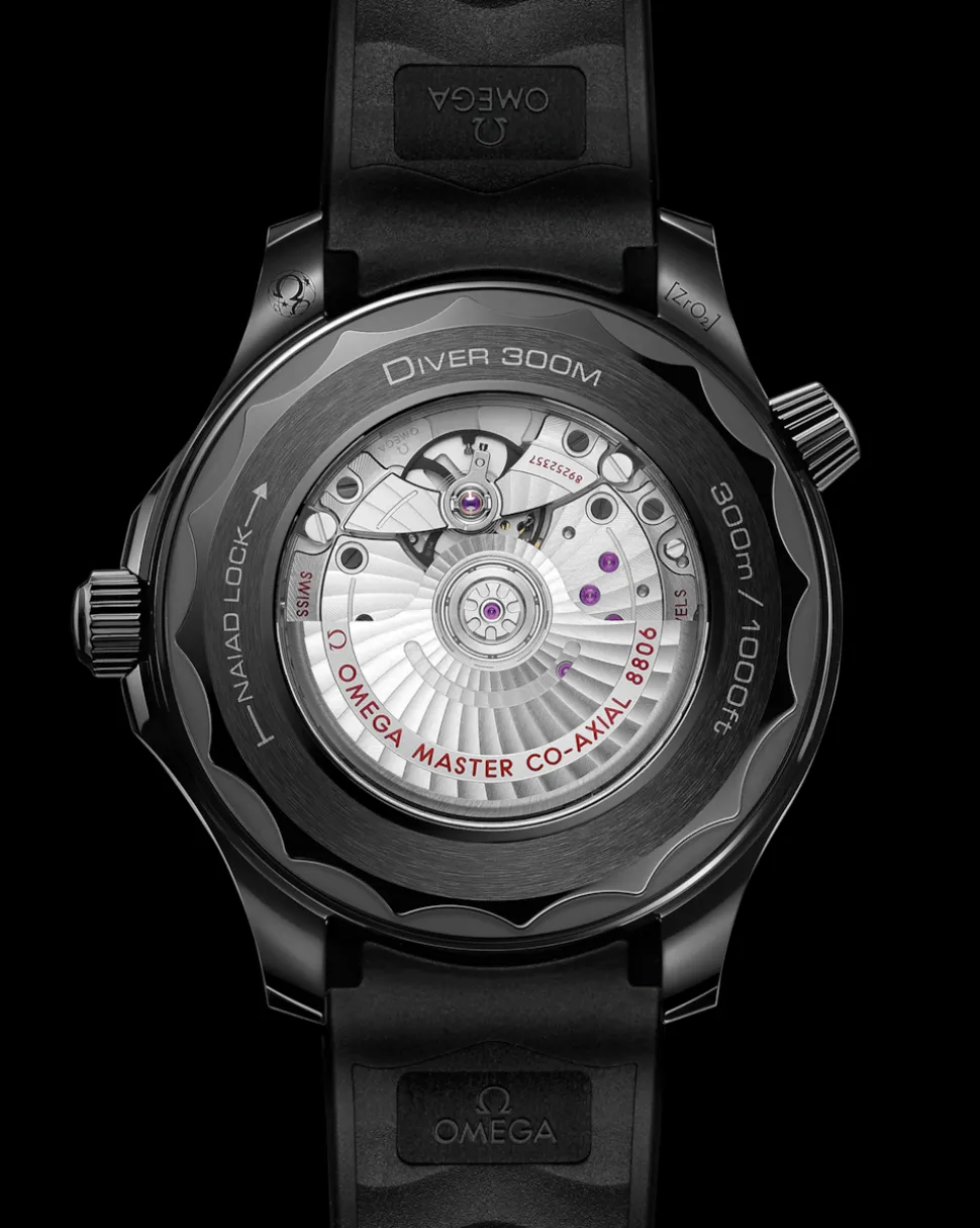 43,5 mm, Schwarze Keramik mit Kautschukband