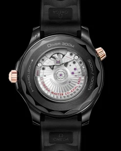 43,5 mm, Schwarze Keramik mit Kautschukband