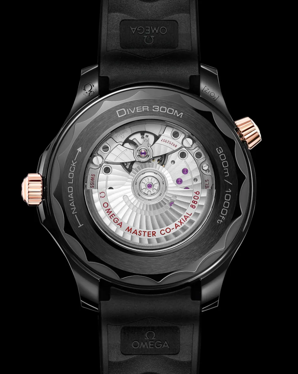 43,5 mm, Schwarze Keramik mit Kautschukband