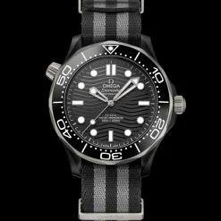 43,5 mm, Schwarze Keramik mit NATO‑Armband