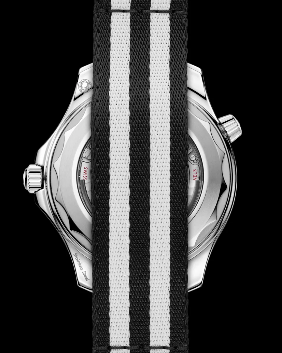 42 mm, Stahl mit NATO‑Armband
