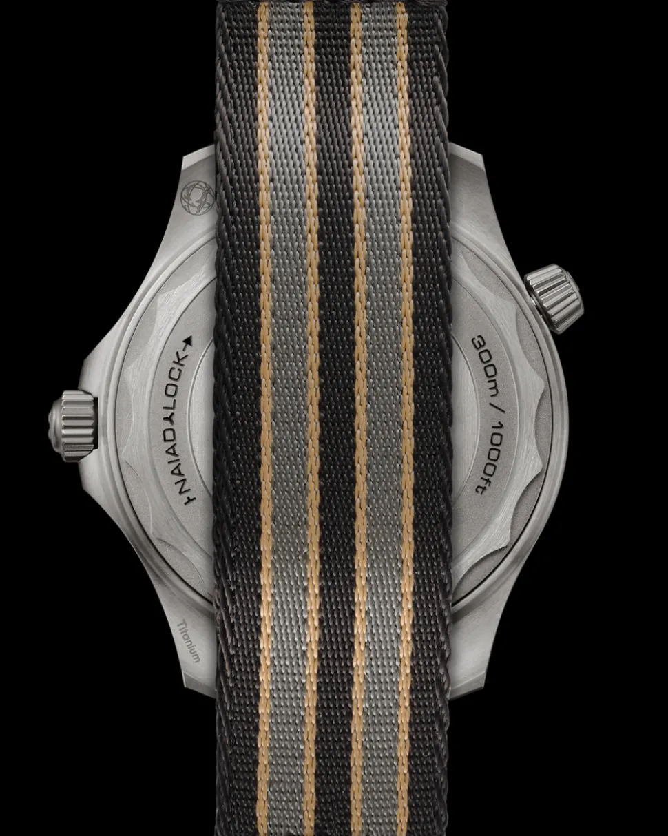 42 mm, Titan mit NATO‑Armband